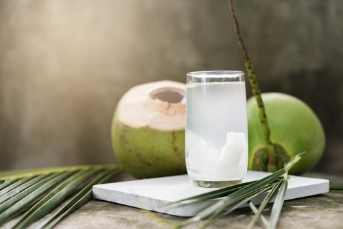 Nước dừa là thảo dược gì? Công dụng - liều dùng và tác dụng phụ